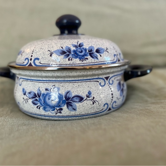 Wiener Email 1960s blue and white Floral Ceramic Pot with Lid - Picture 1 of 6